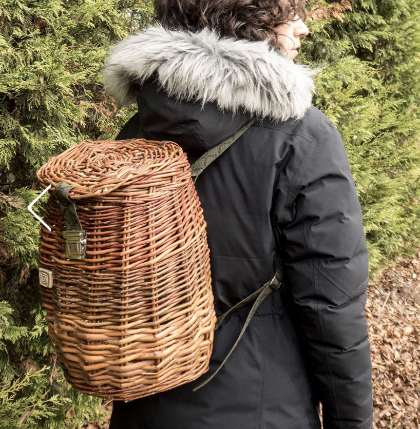 Mochila de mimbre artesanal hecha a mano por Cesteando con fibras vegetales.